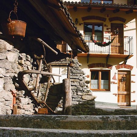 Le Village Монжове Екстериор снимка