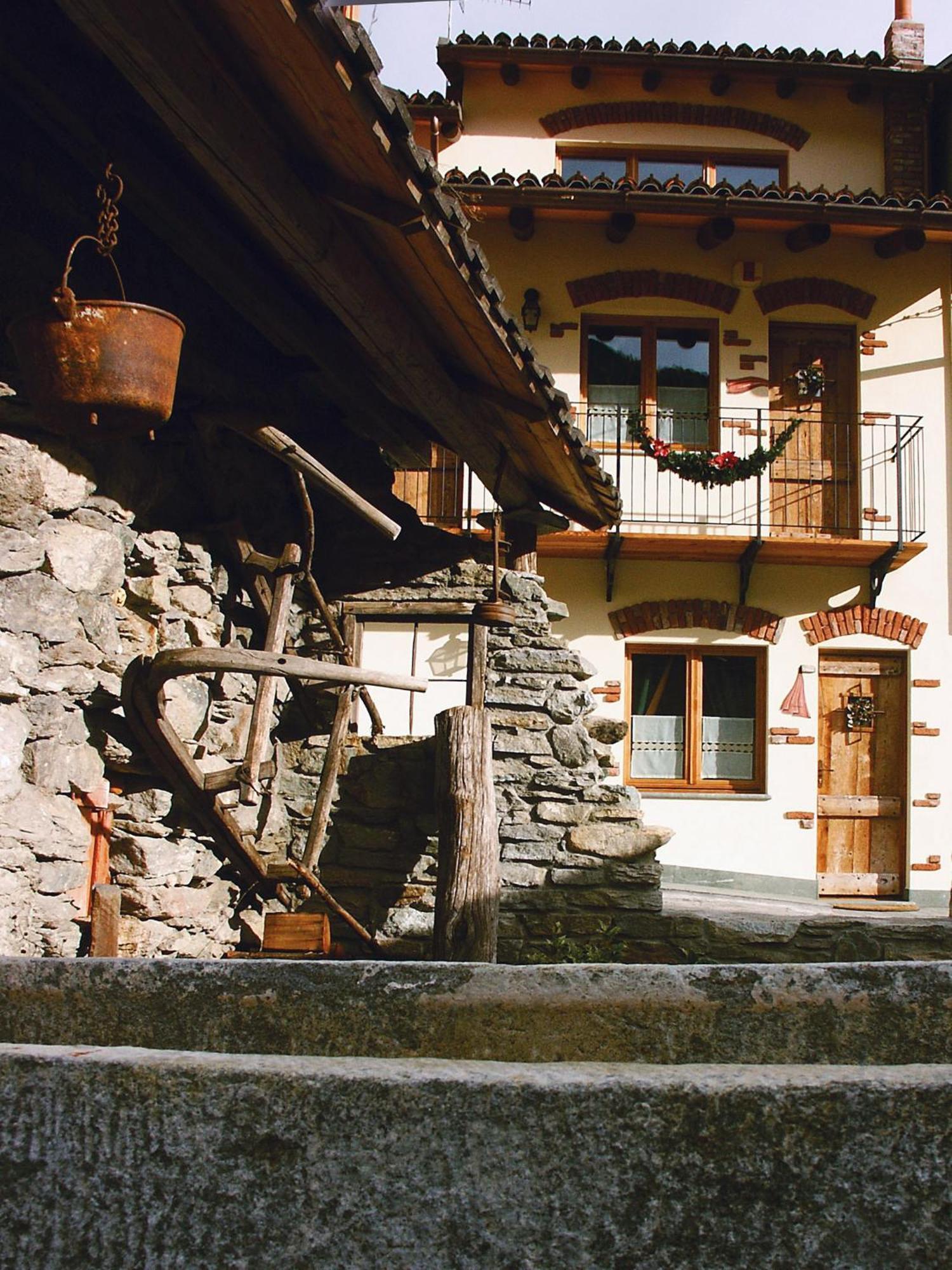 Le Village Монжове Екстериор снимка